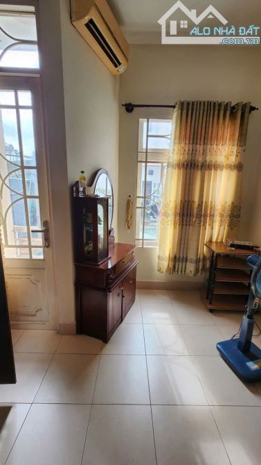 Bán nhà - hẻm vào đài tưởng niệm Bác Hồ hẻm xe hơi tránh nhau. - 1