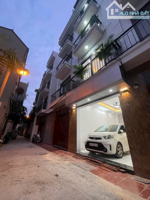 BÁN NHÀ LÔ GÓC BÁT KHỐI LONG BIÊN NHỈNH 5 TỶ 43m MT 4m Ô TÔ KINH DOANH GẦN CẦU VĨNH TUY - 1
