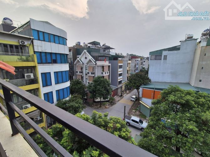 BÁN NHÀ DỊCH VỤ TÂY NAM LINH ĐÀM. DT 60 M .NHÀ 5 TẦNG MT 5 M . GẦN TRƯỜNG HỌC CHUNG CƯ - 1