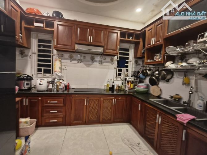 Gấp bán nhà Thủ Đức, 4 tầng, dt 130m2, giá 10 tỷ, gần Kha Vạn Cân. - 1