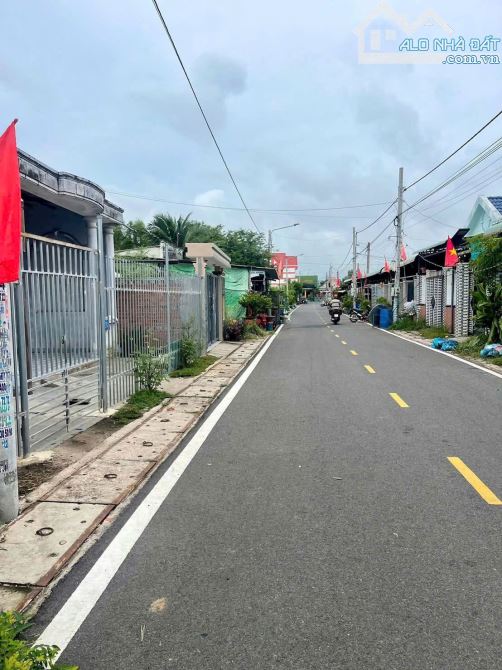 KẸT TIỀN CẦN BÁN GẤP CĂN NHÀ CẤP 4 NGAY TRUNG TÂM CHỢ LỘC AN, BRVT - 1