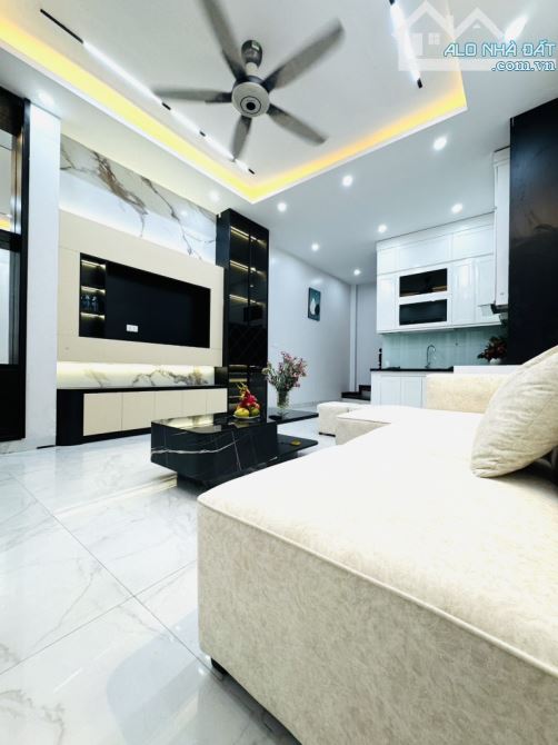 Bán nhà Lạc Long Quân dân xây lô góc gần ô tô tránh có sân để xe 46mx5T- mt4- hơn 8 tỷ - 1