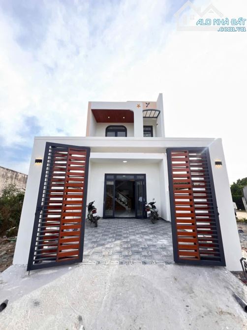 Bán Nhà Lầu Cách Bửu Long 7 Phút Di Chuyển - 1