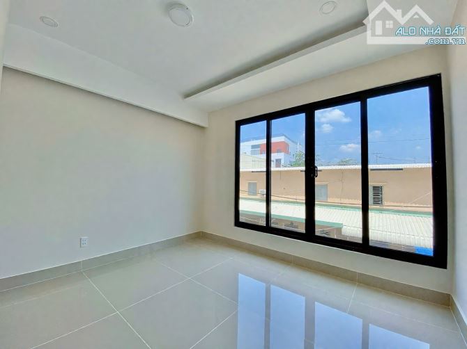 NHÀ MỚI - HẺM XE HƠI - 52M2 - GẦN EMART PHAN VĂN TRỊ - CHỈ NHỈNH 5 TỶ - 1