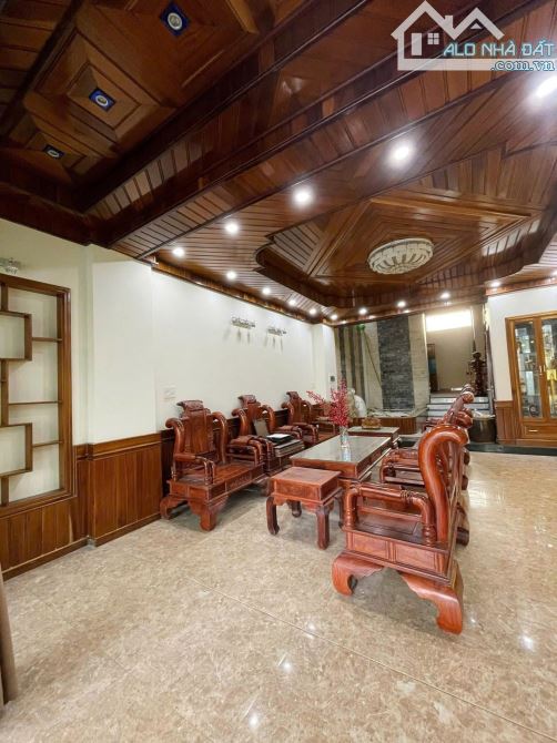 Nhà 5 Tầng Mặt Tiền kinh doanh đường Phạm Văn Đồng hiện đang kinh doanh tốt - 1
