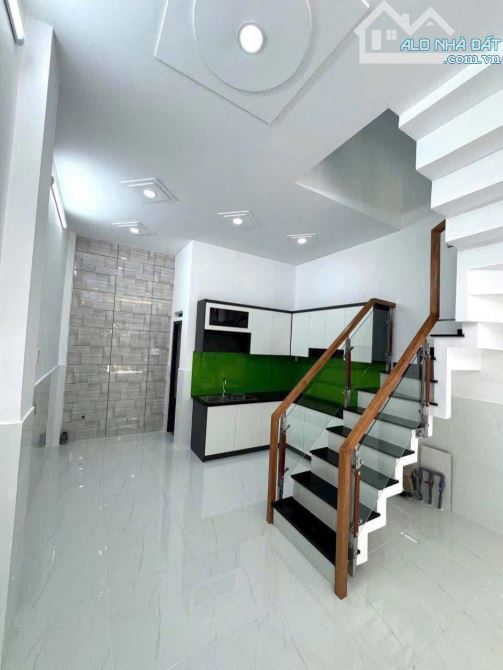 Nhà ngộp mới nhận Nguyễn Văn Quá, Q12/ Sổ Riêng/ 2 Tỷ 250Tr DT 62,4m2/ Đường ô tô - 1