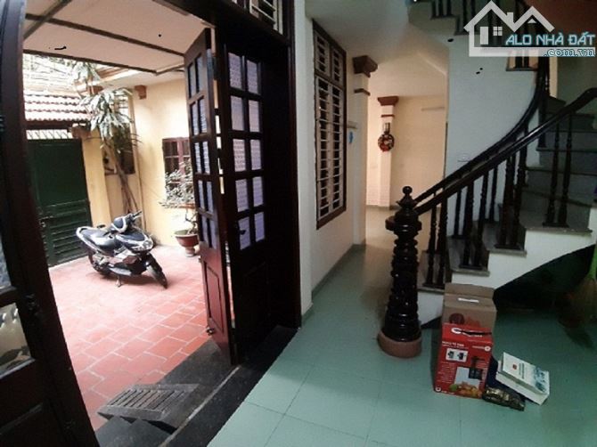 Cho thuê nhà riêng ngõ 28 đường Võ Chí Công, Dt 100m2 xây 70m x 3 tầng riêng biệt - 1
