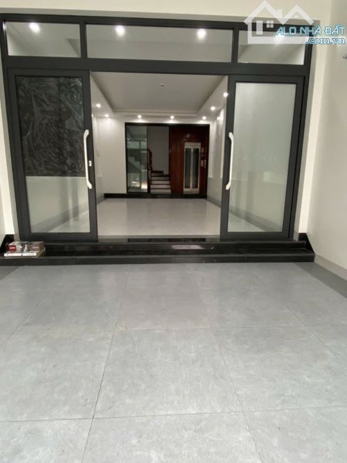 Cho thuê nhà LK Chiến Thắng - Văn Quán. DT 89m2, 5 tầng, full ĐH, Ô tô đỗ cửa - 1