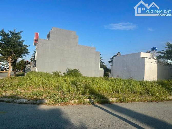 LÔ GÓC 2 MẶT TIỀN – 136M² – NGAY TRƯỜNG HỌC – KHU DÂN CƯ MỸ HẠNH, HOÀNG GIA – GIÁ CHỈ 2,6 - 1