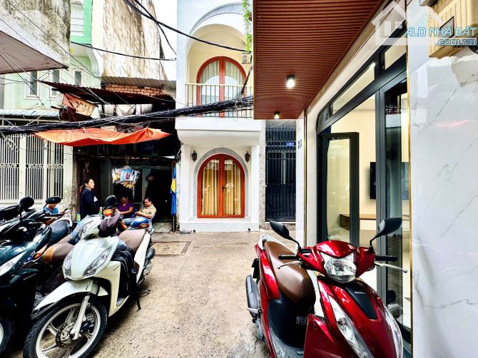 LÊN SÓNG CĂN NHÀ XINH GIỮA LÒNG QUẬN 1 HẺM XE HƠI FULL NỘI THẤT GIÁ DƯỚI 5 TỶ - 1