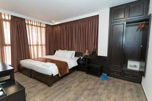 CHO THUÊ KHÁCH SẠN 58 PHÒNG – NGUYỄN AN NINH – BẾN THÀNH – QUẬN 1 DT;9X21 KC;9 TẦNG - 1
