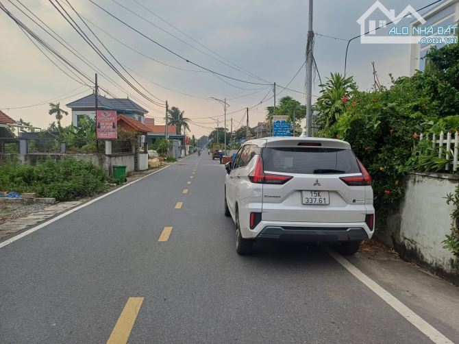 Em xin gửi quý khách hàng lô đất mặt đường trải nhựa đèn cao áp chiếu sáng tại tổ dân - 1