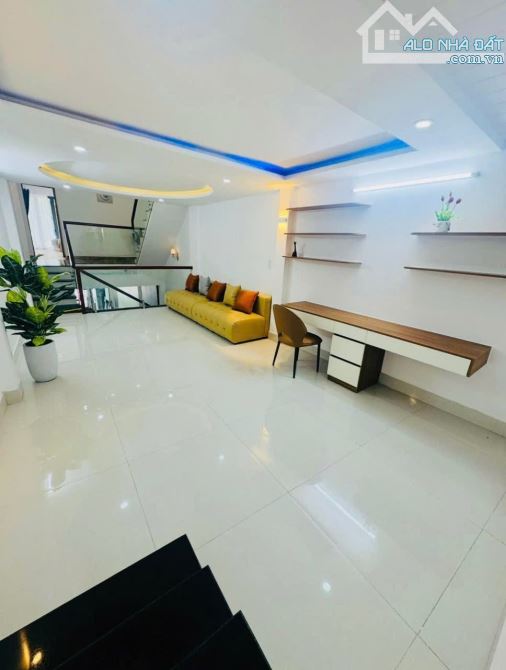 Bán nhà 3 tầng mặt tiền Trưng Nữ Vương - 1
