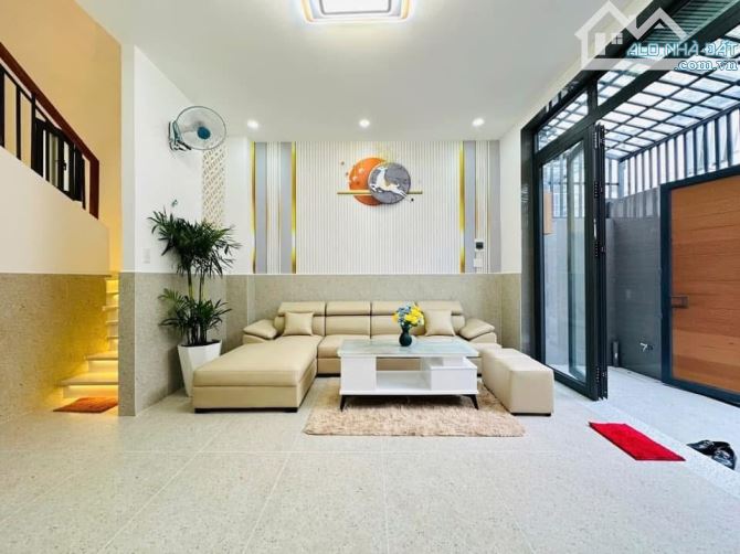 Bán gấp nhà 60m2 ngay TTTM Gigamall - Đ. Số 18, Thủ Đức. Giá: 2.8 Tỷ. SHR, hẻm ô tô 5m - 1