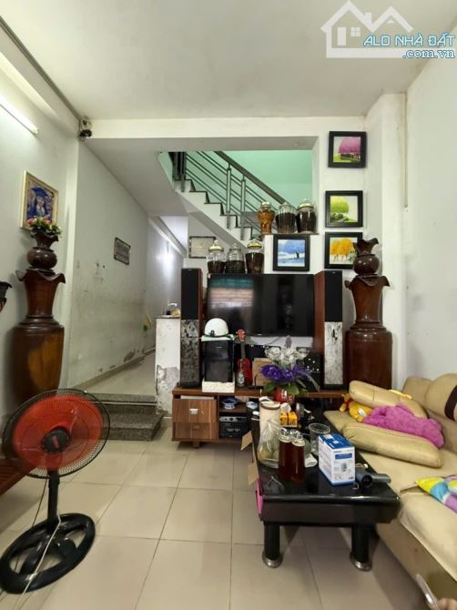 BÁN GẤP NHÀ HẺM XE HƠI PHÙNG CHÍ KIÊN , 80M2 , 2 TẦNG , 3PN . GIÁ NHỈNH 6TỶ . - 1