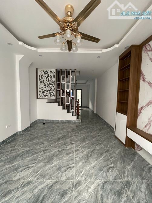 Bán nhà 3 tầng-40m2-ô tô đỗ cổng, cạnh đường thông ô tô tránh, gần quốc lộ 6 và ĐH Thể Dục - 1