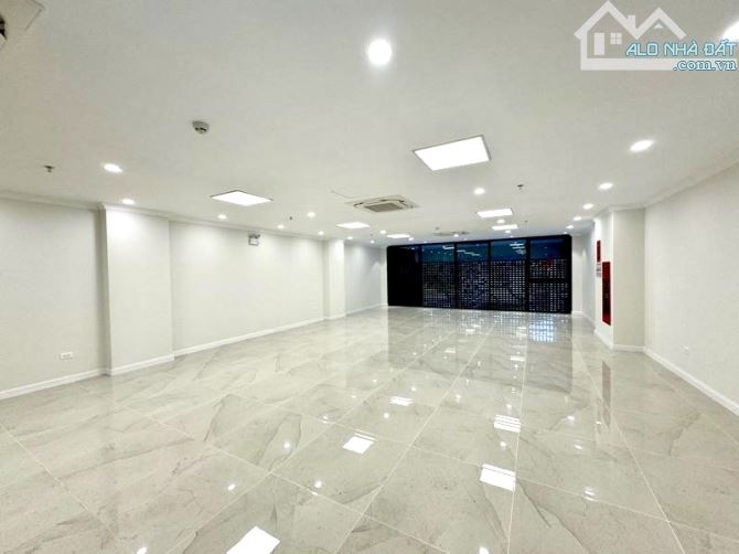 Building mặt phố Vương Thừa Vũ, DT 1.5 tỷ/năm, vỉa hè, gara, 104m*9T thang máy - 1