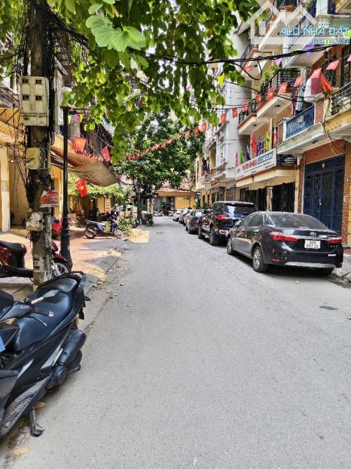TẬP THỂ CẦU GIẤY Ô TÔ ĐỖ CỬA 🚗 💥 Giá tốt – Hiếm nhà bán – Ở ngay - 1