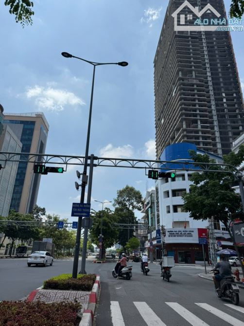 khách sạn sát  Bến Thành.  Hầm 8 tầng. Q1- P. Sài Gòn. Thu nhập:170tr/th. giá : 29.5 tỷ TL - 1