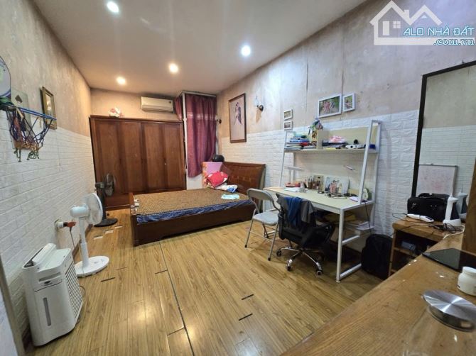 Gần 40m2 , 4 ngủ , Bạch Mai , Ngõ Nông Rộng , Vị trí đắc địa lõi , Giá cực tốtHBT - 1