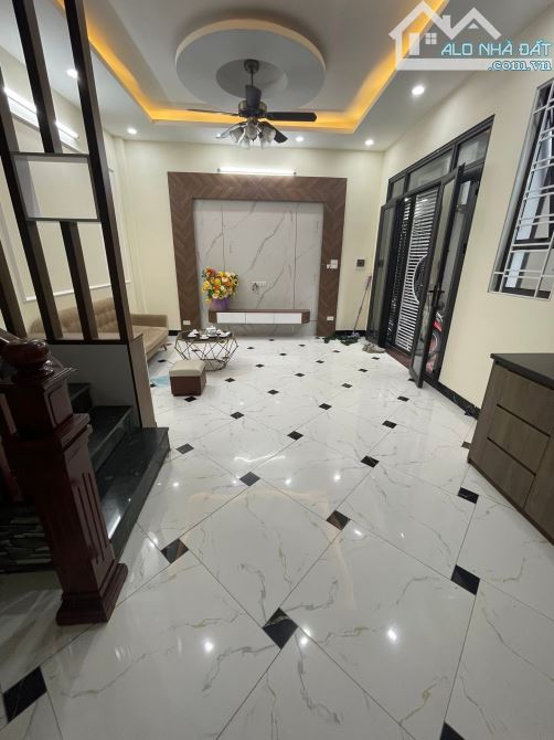 🏡 NHÀ ĐẸP BÁT KHỐI – CỰ KHỐI 30M², 5 TẦNG, 3 NGỦ – 5,6 TỶ - 1