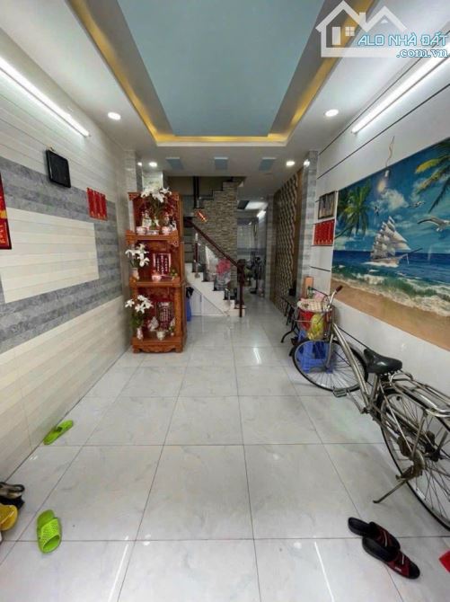 Nhà đẹp 4 tầng , xe hơi cạnh nhà , chủ bán gấp - 1