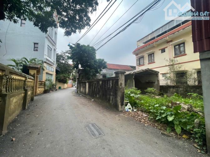 Sân bóng, Đông Mỹ,  DT: 52m, MT: 6m, oto tải thông và vào đất, giá 5.6 tỷ, đường trải nhựa - 1