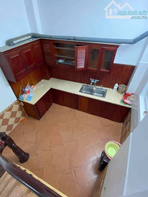 Cho thuê nhà nguyên căn ngõ 127 Hào Nam, 32m2 x 4 Tầng, 3 ngủ, Giá 11 triệu/tháng - 1