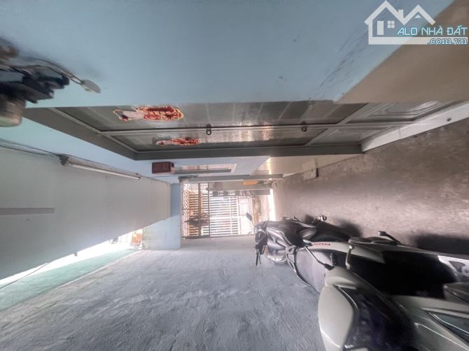Bán Dãy Trọ 92 m2, Ng 5 m, HDT 12 Tr, Chỉ 5.8 Tỷ, Tại Hoàng Diệu, Trung Tâm Quận 4. - 1