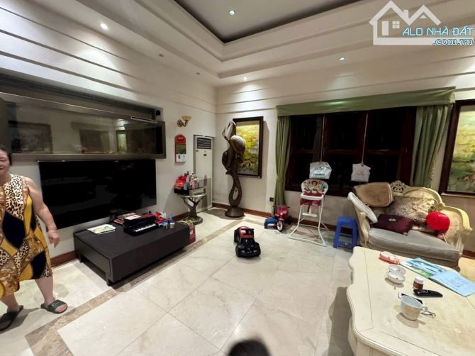 bán nhà LÔ GÓC TRẦN CUNG, CẦU GIẤY DT 111m² sổ đỏ + 24m² sân sau, 4 tầng | 🧧 Giá: - 1