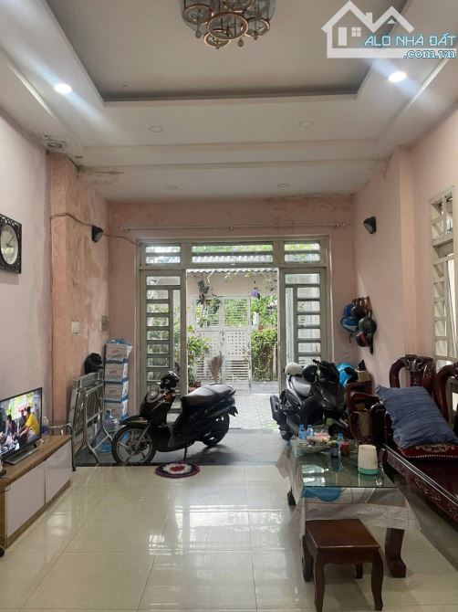 Bán nhà 2 tầng hẻm xe hơi diện tích khủng ngang 10m x30 nở hậu Thị trấn HM chỉ 6tỷ nhỉnh - 1