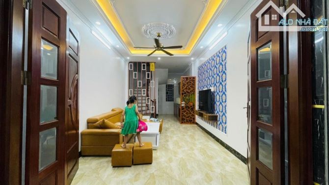 NHÀ ĐẸP THỤY KHUÊ 40m 6T MT3.5m 9.8 TỶ TRUNG TÂM TÂY HỒ GẦN HỒ TÂY - 1