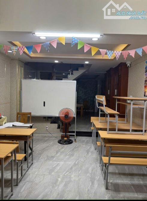 CHỈ BÁN CHO NGƯỜI SG, NHÀ NGUYỄN GIA TRÍ, 52M2, NHÀ MỚI LUNG LINH, HẺM ĐẸP MIỄN BÀN, CHỈ 8 - 1