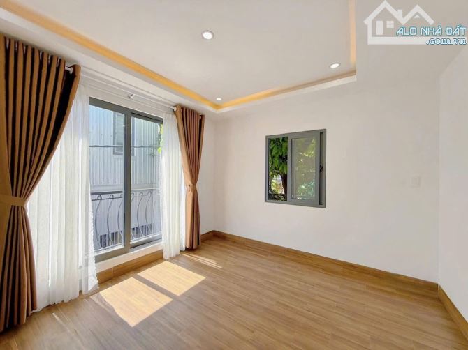 Bán nhà Cầu Giấy, 10m ô tô, sát phố, nội thất xịn sò, 33m2, 8 tỷ. - 1
