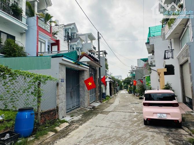 SIÊU PHẨM 4TẦNG GIÁ RẺ KHÔNG TƯỞNG,DT96.8M NGAY ĐƯỜNG LÀNG TĂNG PHÚ,XE HƠI NGỦ TRONG NHÀ - 1