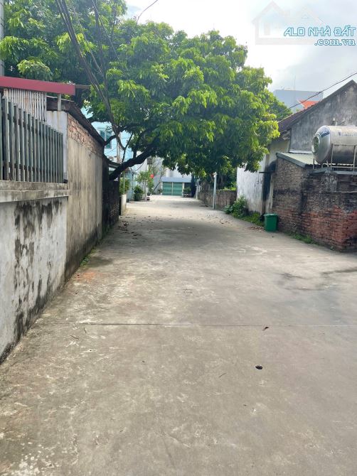 🌟 BÁN MẢNH ĐẤT VÀNG – BẮC TỪ LIÊM 🌟  📍 Vị trí đắc địa: 	•	Cách quận ủy Bắc Từ Liêm chỉ - 1