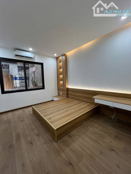 Bán nhà Phố Nguyễn Cao   16 m -4 tầng -4,35 tỷ   Tầng 1: Phòng khách, bếp Tầng 2: 1 ngủ + - 1