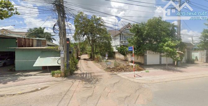 chú em cần bán gấp lô đất 2 mặt tền đường DT746,ngay ngã 3, cách chợ, trường, kcn chỉ 5p đ - 1