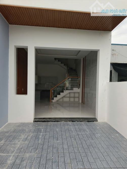 CHỦ NGỘP BÁN GẤP NHÀ 1 TRỆT 1 LẦU NGAY TRUNG TÂM 700TR NHẬN NHÀ NGAY - 1