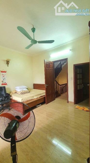 BÁN GẤP NHÀ PL NGÕ 1150 ĐƯỜNG LÁNG,ĐỐNG ĐA.DT: 110M2,MT:5,5M.7 CHỖ VÀO NHÀ,Ô TÔ THÔNG - 1