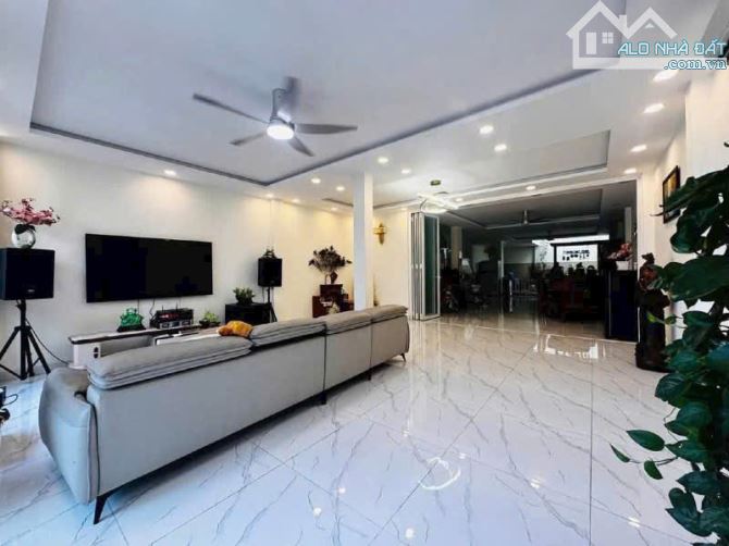 Bán biệt thự mặt tiền 40 Bàu Cát 2, Tân Bình, DT: 7x28m, 3 tầng, giá 36 tỷ TL - 1