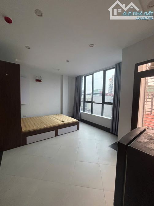 Toà căn hộ dịch vụ Cầu Giấy 56m2*6T , sau nhà mặt phố, ô tô sát cửa, 10PKK ban công thoáng - 1