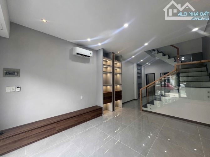 Bán nhà 1 Trệt 1 Lầu 55m2 đường Nguyễn Thành Đồng chỉ 5,6 tỉ - 1