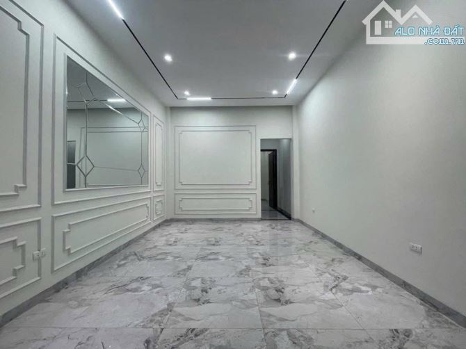 BÁN GẤP NHÀ 5 TẦNG THANG MÁY Ô TÔ VÀO NHÀ TRẦN QUỐC HOÀN 40M2 – MẶT TIỀN 4M GIÁ 17.5TỶ - 1