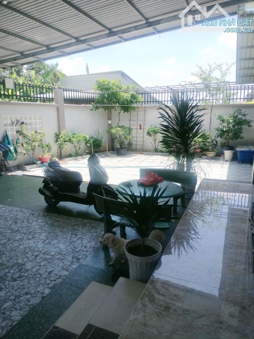 Bán đất tặng nhà có sẵn hồ cá cây cảnh,sân để xe hơi diện tích 297m chỉ 5ty3=gần 18tr/m - 1