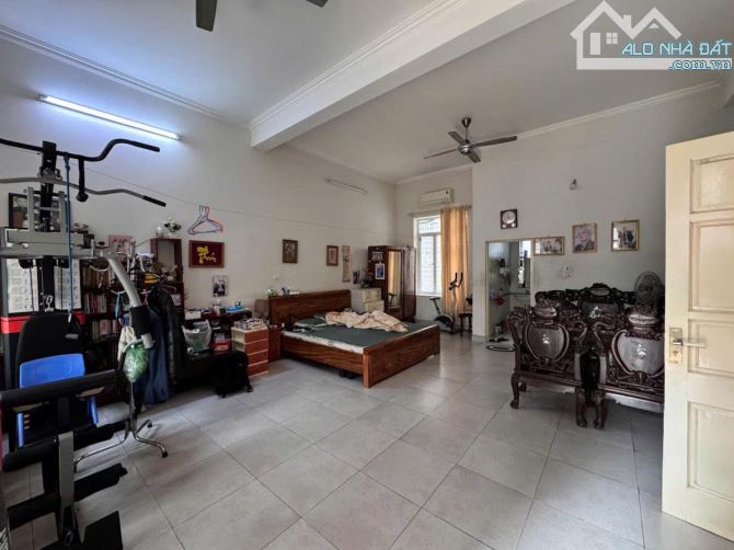 NHÀ ĐẸP LÔ GÓC 3 MẶT THOÁNG 220M² ĐÔNG QUAN CẦU GIẤY 2 KHỐI NHÀ RIÊNG GIÁ 47 TỶ - 1