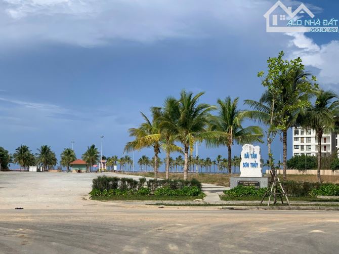 Bán cặp đất đẹp 225m2(10x22.5m) mặt tiền đường 15m Trần Quốc Hoàn, ngay Bãi Tắm  Sơn Thủy - 1