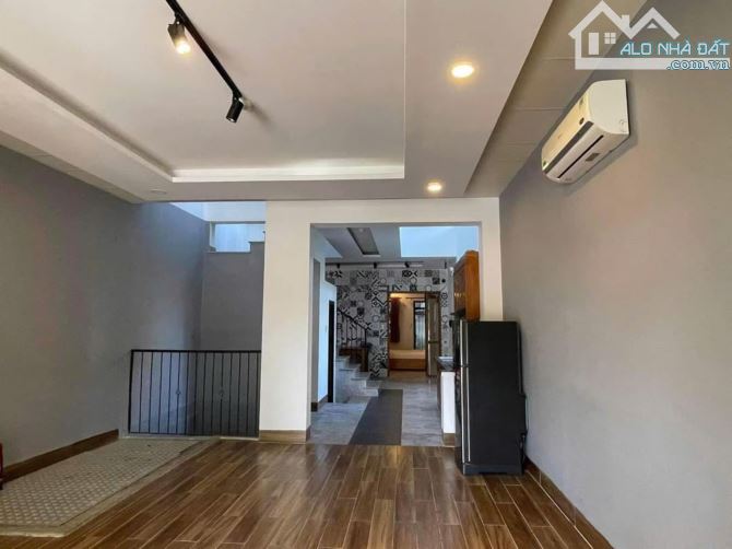 CHO THUÊ TÒA NHÀ 4 TẦNG 7 PHÒNG RỘNG MẶT TIỀN NGUYỄN XIỂN GẦN BIỂN - 1
