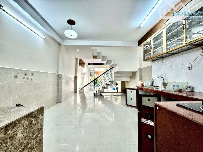 Gần chợ Bà Chiểu! HXH 5m trải nhựa sát MT Lê Quang Định - 4.8x12m nở hậu - 5tầng - 4PN. - 1