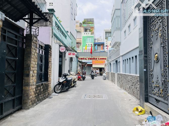 HXH Cách 1 Căn Ra MT Thích Quảng Đức, Phú Nhuận, 5Tâng.